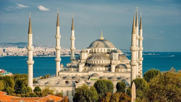 Pengaruh Arsitektur Utsmani di Masjid-Masjid Modern