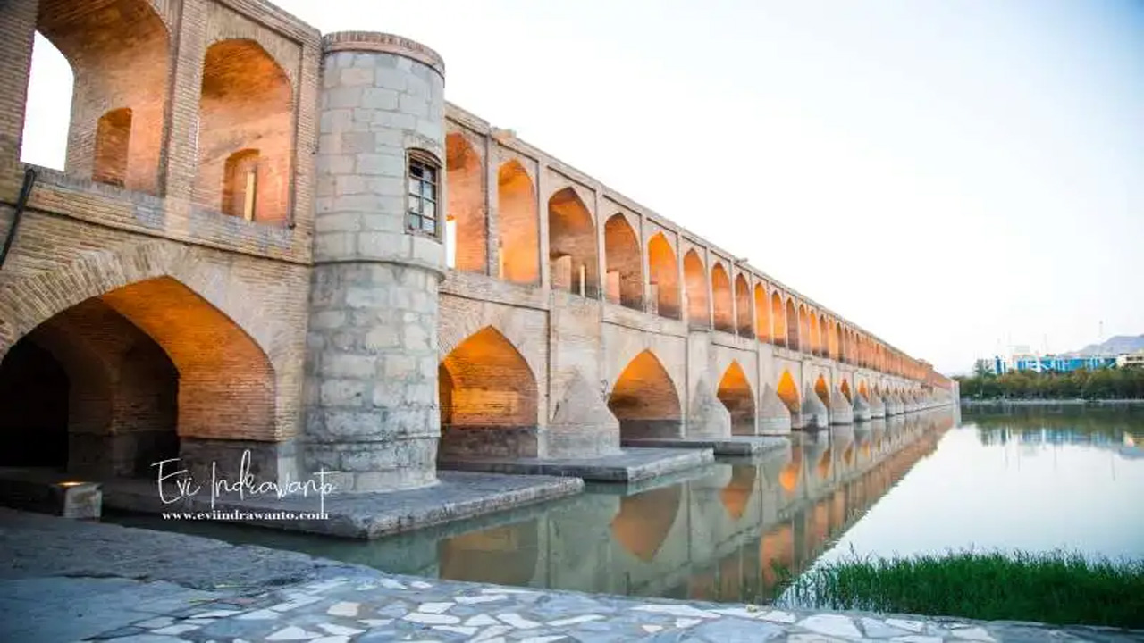 Si-o-se-pol: Keindahan Jembatan Islam yang Menghubungkan Sejarah dan Peradaban