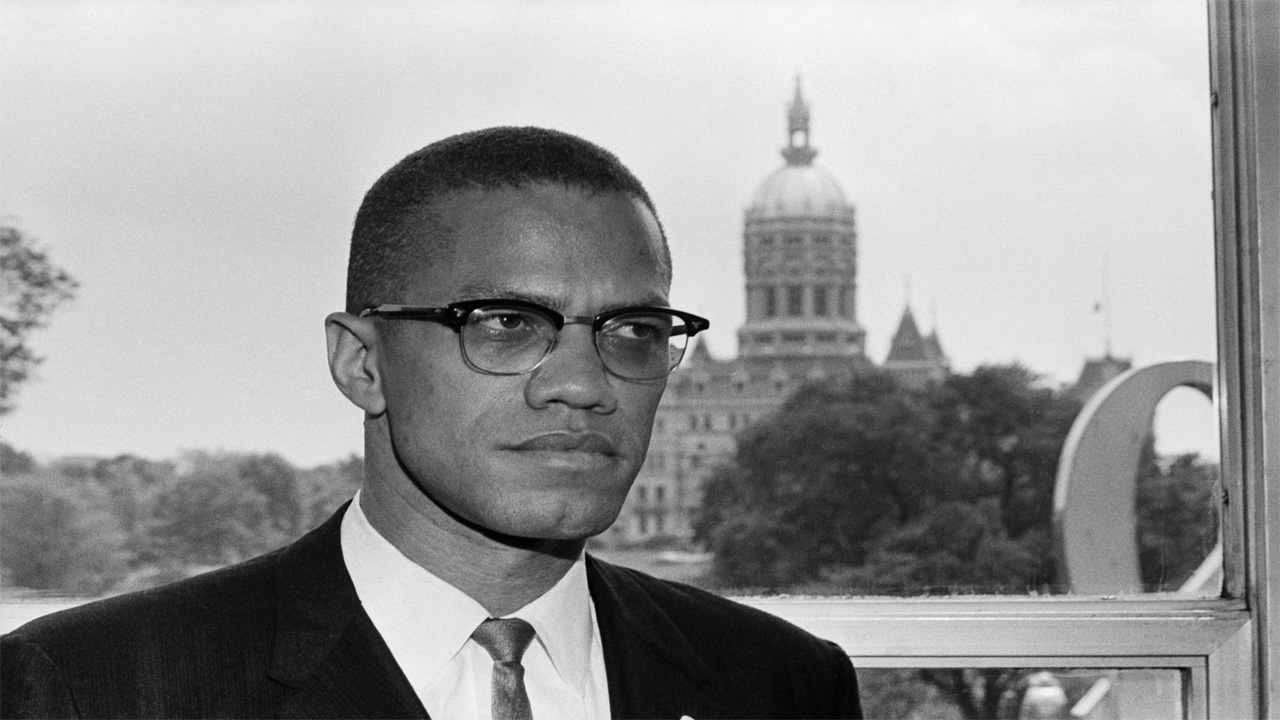Malcolm X: Aktivis Hak Sipil yang Mengguncang Amerika dengan Seruan Keadilan Rasial
